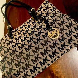 Michael Kors pocketbook